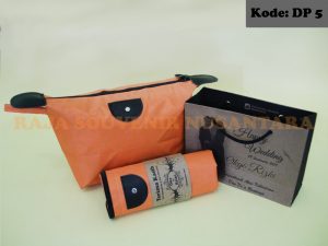 Souvenir Dompet Makeup